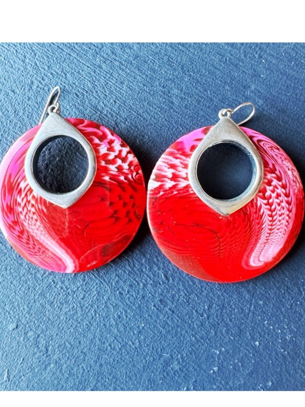 VINTAGE RED AND PINK MARBLE RESIN
DROP DANGLE EARRINGS